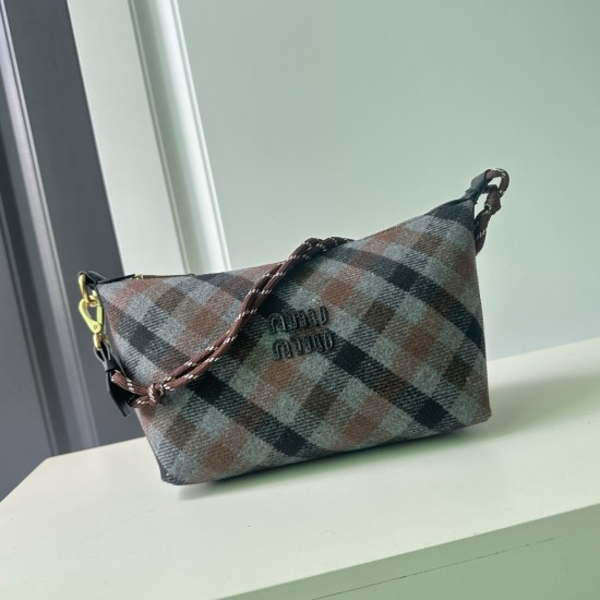 270 M family 5NE581 autumn and winter flash limited series to come to the checkered lunch box bag candy color scheme is also too absolute it color combination of eye-catching and out of the ordinary with retro old small gold really really temperament girl