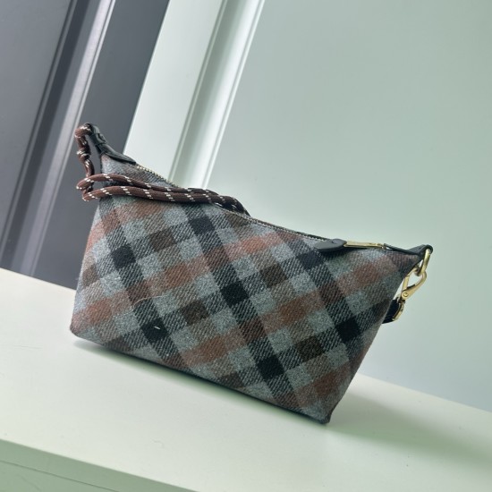 270 M family 5NE581 autumn and winter flash limited series to come to the checkered lunch box bag candy color scheme is also too absolute it color combination of eye-catching and out of the ordinary with retro old small gold really really temperament girl