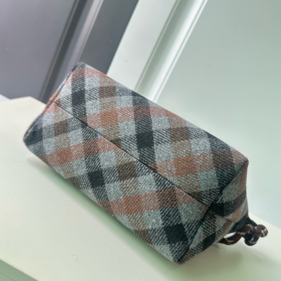 270 M family 5NE581 autumn and winter flash limited series to come to the checkered lunch box bag candy color scheme is also too absolute it color combination of eye-catching and out of the ordinary with retro old small gold really really temperament girl