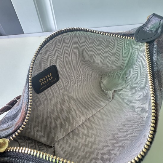 270 M family 5NE581 autumn and winter flash limited series to come to the checkered lunch box bag candy color scheme is also too absolute it color combination of eye-catching and out of the ordinary with retro old small gold really really temperament girl