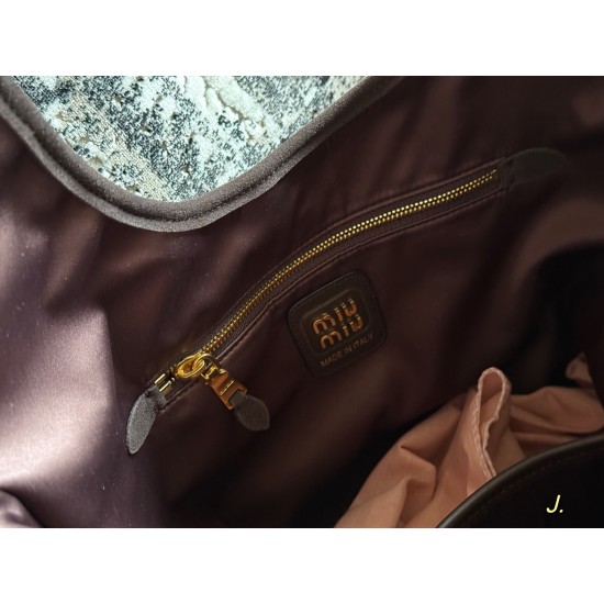 380 suede with box size3330cmmiumiu new tote ivy this year's wind blowing too fierce old more explosive models of this version is also too good-looking bar