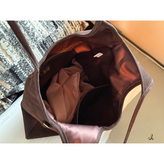 380 suede with box size3330cmmiumiu new tote ivy this year's wind blowing too fierce old more explosive models of this version is also too good-looking bar