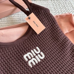 390 with box size3532cmmiumiu new tote tote this year's wind blowing too fierce old more explosive models of this version is also too good-looking it black brown