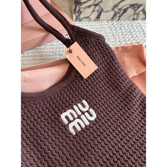 390 with box size3532cmmiumiu new tote tote this year's wind blowing too fierce old more explosive models of this version is also too good-looking it black brown