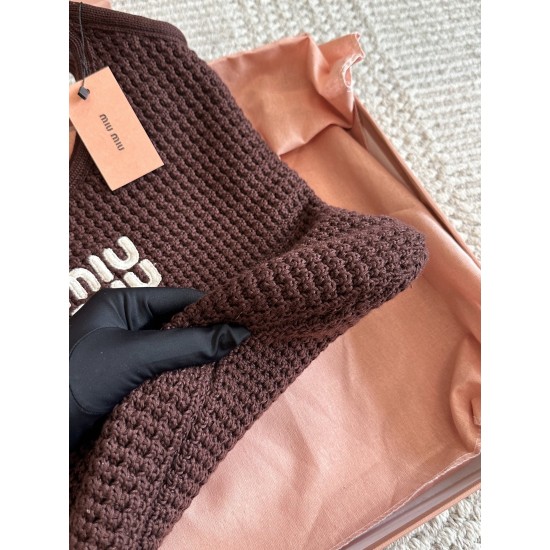 390 with box size3532cmmiumiu new tote tote this year's wind blowing too fierce old more explosive models of this version is also too good-looking it black brown