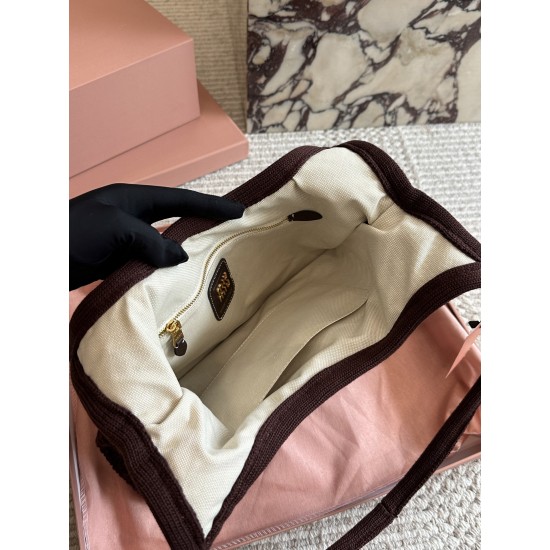 390 with box size3532cmmiumiu new tote tote this year's wind blowing too fierce old more explosive models of this version is also too good-looking it black brown