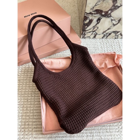 390 with box size3532cmmiumiu new tote tote this year's wind blowing too fierce old more explosive models of this version is also too good-looking it black brown