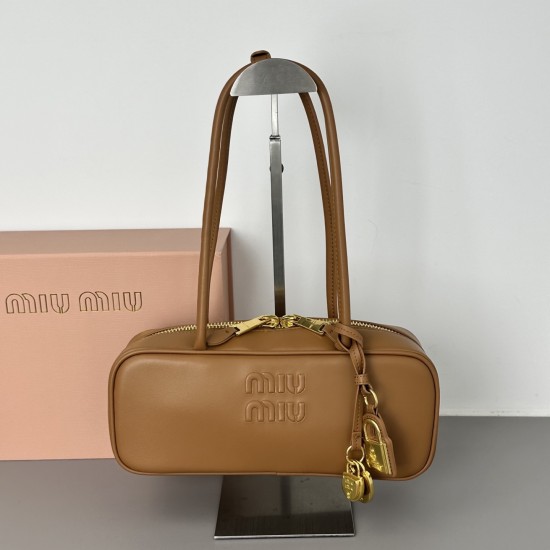 320 2025 spring and summer miumiu new 25Miu new bowling ball heavy handmade using multiple leather letters Logo spliced together from the bold and innovative design perfectly interprets the Miu eclectic style dashing casual and tolerant attitude towards l
