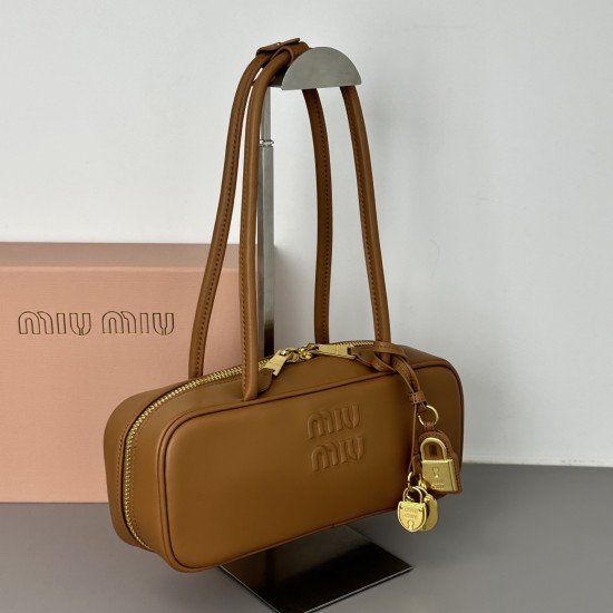 320 2025 spring and summer miumiu new 25Miu new bowling ball heavy handmade using multiple leather letters Logo spliced together from the bold and innovative design perfectly interprets the Miu eclectic style dashing casual and tolerant attitude towards l