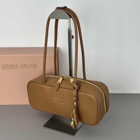 320 2025 spring and summer miumiu new 25Miu new bowling ball heavy handmade using multiple leather letters Logo spliced together from the bold and innovative design perfectly interprets the Miu eclectic style dashing casual and tolerant attitude towards l