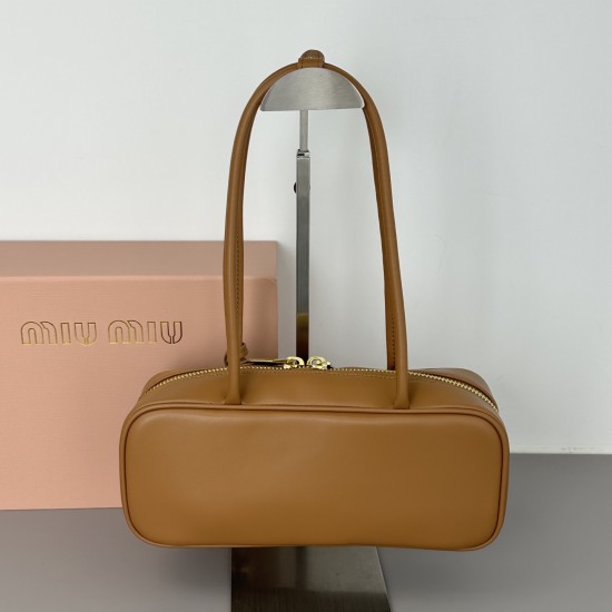 320 2025 spring and summer miumiu new 25Miu new bowling ball heavy handmade using multiple leather letters Logo spliced together from the bold and innovative design perfectly interprets the Miu eclectic style dashing casual and tolerant attitude towards l