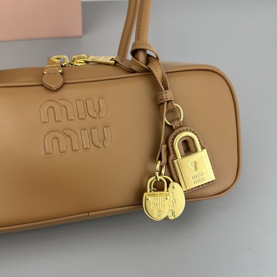 320 2025 spring and summer miumiu new 25Miu new bowling ball heavy handmade using multiple leather letters Logo spliced together from the bold and innovative design perfectly interprets the Miu eclectic style dashing casual and tolerant attitude towards l