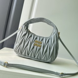 320 M home 5BC125MiuMiu new MiuWander handbags imported lambskin classic brand iconic Matelasse texture embroidery vintage frosted hardware using the round lone curve to retain the proper sense of playfulness the bag type overall stiff and shaped full of 