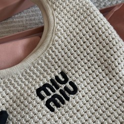 390 with box size3532cmmiumiu new tote tote this year's wind blowing too fierce old more explosive models of this version is also too good-looking it black brown