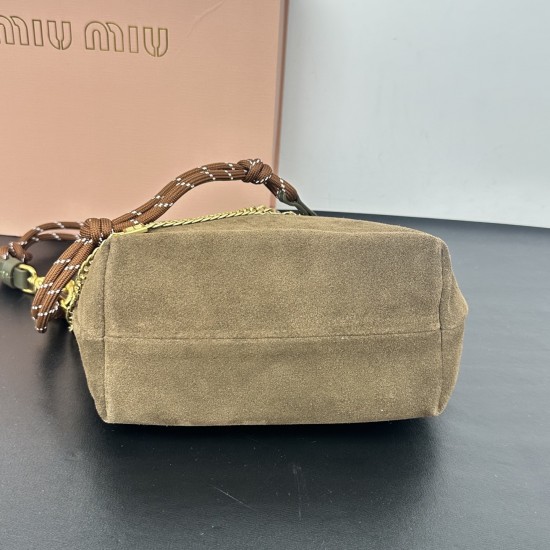 280 M frosted leather lunch box fall and winter flash limited series to come with retro do old small gold really temperament girls diversified expression of warm tweed feel is also too suitable for fall and winter bla size 1418510 paragraph No. 305