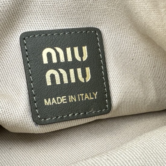 280 M frosted leather lunch box fall and winter flash limited series to come with retro do old small gold really temperament girls diversified expression of warm tweed feel is also too suitable for fall and winter bla size 1418510 paragraph No. 305