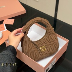 320 with box size2211cm salt and sweet MiuMiu girl miumiu wander bag good match any style can handle the material is very soft capacity is also very OK retro playful hobo bag type is the recent almost every day out of the door of the bag