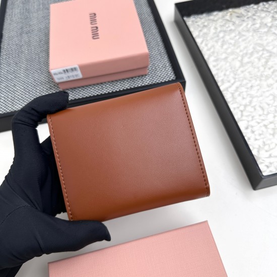 160 No. 509 brand miu miu color black pink blue red brown size 108525 description miumiu counter the latest models hot debut using the first layer of lambskin exquisite workmanship baking process comparable to the counter multi-functional wallet inside th