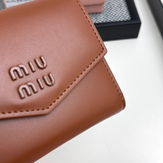 160 No. 509 brand miu miu color black pink blue red brown size 108525 description miumiu counter the latest models hot debut using the first layer of lambskin exquisite workmanship baking process comparable to the counter multi-functional wallet inside th
