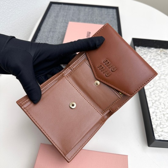 160 No. 509 brand miu miu color black pink blue red brown size 108525 description miumiu counter the latest models hot debut using the first layer of lambskin exquisite workmanship baking process comparable to the counter multi-functional wallet inside th