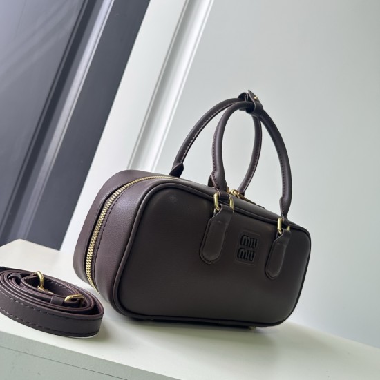 340 M home 5BB148 Ms. 22s new Boston bowling bag handheld shoulder crossbody bag body made of imported customized lambskin combined with miumiu iconic design made of selected textured fabrics to rigorous quilting line to create small and large but with th