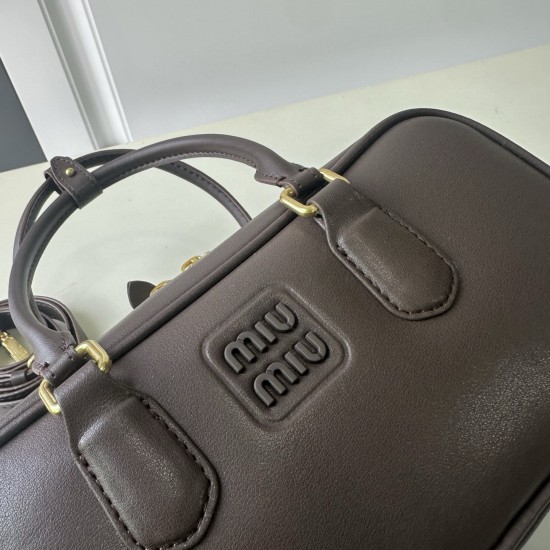 340 M home 5BB148 Ms. 22s new Boston bowling bag handheld shoulder crossbody bag body made of imported customized lambskin combined with miumiu iconic design made of selected textured fabrics to rigorous quilting line to create small and large but with th