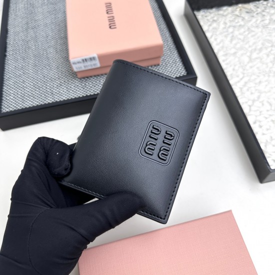 160 No. 510 brand miu miu color black pink blue red brown size 10852 description miumiu counter the latest models hot debut of the use of head layer lambskin exquisite workmanship comparable to the counter multifunctional small wallet compartments are ric