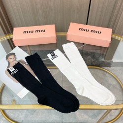 99 with packaging a box of two pairs of MIUMIU Miao super pop models net red socks M official website synchronization knitted letters calf socks ins star net red recommended hot to the extreme cotton material thin soft breathable four seasons universal Eu