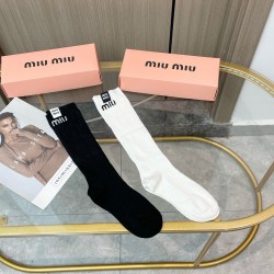 99 with packaging a box of two pairs of MIUMIU Miao super pop models net red socks M official website synchronization knitted letters calf socks ins star net red recommended hot to the extreme cotton material thin soft breathable four seasons universal Eu