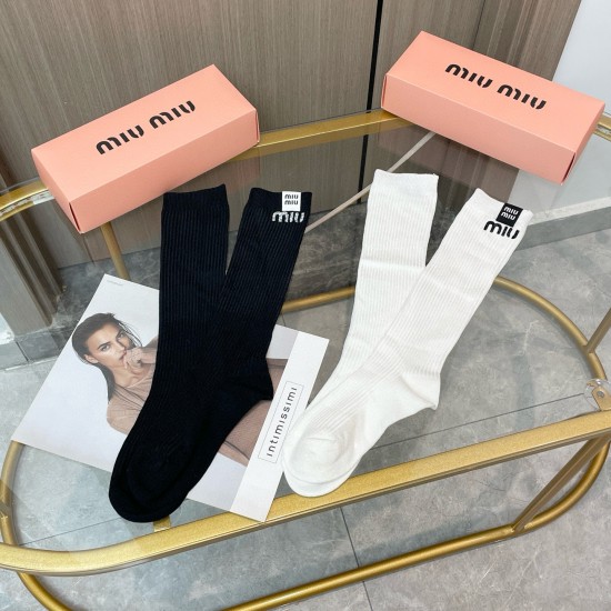 99 with packaging a box of two pairs of MIUMIU Miao super pop models net red socks M official website synchronization knitted letters calf socks ins star net red recommended hot to the extreme cotton material thin soft breathable four seasons universal Eu