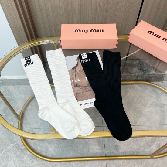 99 with packaging a box of two pairs of MIUMIU Miao super pop models net red socks M official website synchronization knitted letters calf socks ins star net red recommended hot to the extreme cotton material thin soft breathable four seasons universal Eu