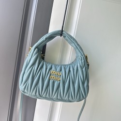 320 M home 5BC125MiuMiu new MiuWander handbags imported lambskin classic brand iconic Matelasse texture embroidery vintage frosted hardware using the round lone curve to retain the proper sense of playfulness the bag type overall stiff and shaped full of 
