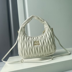 340 large M home 5BC108miumiu new miuwander handbags imported lambskin classic brand iconic matelasse texture embroidery vintage frosted hardware use round lonely curve retains the proper sense of playfulness bag type overall hard and shapely full of pers