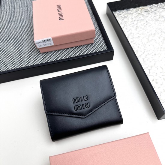 160 No. 510 brand miu miu color black pink blue red brown size 10852 description miumiu counter the latest models hot debut using the first layer of lambskin exquisite workmanship baking process comparable to the counter multifunctional small wallet insid