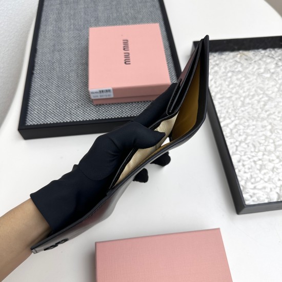 160 No. 510 brand miu miu color black pink blue red brown size 10852 description miumiu counter the latest models hot debut using the first layer of lambskin exquisite workmanship baking process comparable to the counter multifunctional small wallet insid