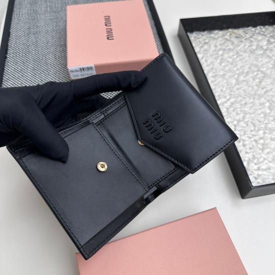 160 No. 510 brand miu miu color black pink blue red brown size 10852 description miumiu counter the latest models hot debut using the first layer of lambskin exquisite workmanship baking process comparable to the counter multifunctional small wallet insid