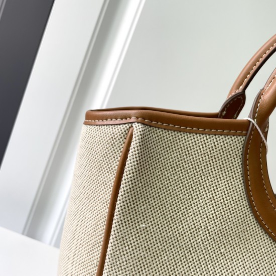 360 M home small canvas spelling brown dimensional spot MIUMIU 24ss canvas spelling leather show models armpit bag beige canvas color scheme fresh and pure at a glance looks like a high-level oil painting bag exudes intoxicating competence did not embelli