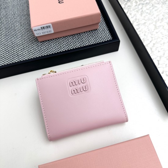 160 No. 511 brand miu miu color black pink blue red brown size 10852 description miumiu counter the latest models hot debut using the first layer of lambskin exquisite workmanship baking process comparable to the counter multi-functional wallet inside the