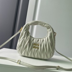 320 M home 5BC125MiuMiu new MiuWander handbags imported lambskin classic brand iconic Matelasse texture embroidery vintage frosted hardware using the round lone curve to retain the proper sense of playfulness the bag type overall stiff and shaped full of 
