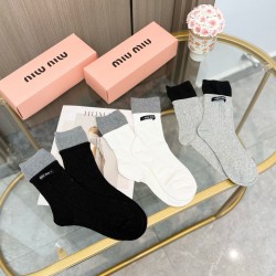 99 with packaging a box of three pairs of miumiu miu high quality super pop models net red socks miu family official website synchronization ornaments letters mid-calf socks ins star net red recommended hot to the extreme cotton material thin soft breatha
