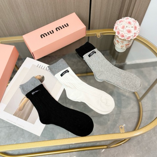 99 with packaging a box of three pairs of miumiu miu high quality super pop models net red socks miu family official website synchronization ornaments letters mid-calf socks ins star net red recommended hot to the extreme cotton material thin soft breatha
