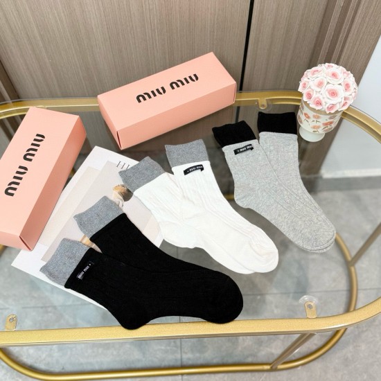 99 with packaging a box of three pairs of miumiu miu high quality super pop models net red socks miu family official website synchronization ornaments letters mid-calf socks ins star net red recommended hot to the extreme cotton material thin soft breatha