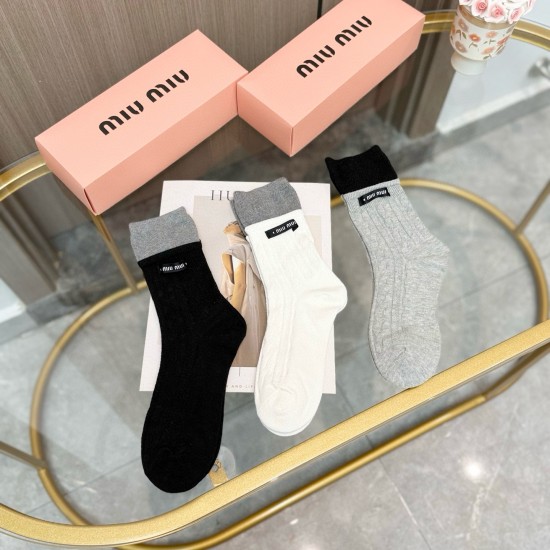 99 with packaging a box of three pairs of miumiu miu high quality super pop models net red socks miu family official website synchronization ornaments letters mid-calf socks ins star net red recommended hot to the extreme cotton material thin soft breatha