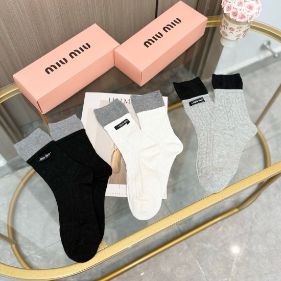 99 with packaging a box of three pairs of miumiu miu high quality super pop models net red socks miu family official website synchronization ornaments letters mid-calf socks ins star net red recommended hot to the extreme cotton material thin soft breatha