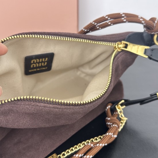 280 M frosted leather lunch box fall and winter flash limited series to come with retro do old small gold really temperament girls diversified expression of warm tweed feel is also too suitable for fall and winter bla size 1418510 paragraph No. 305