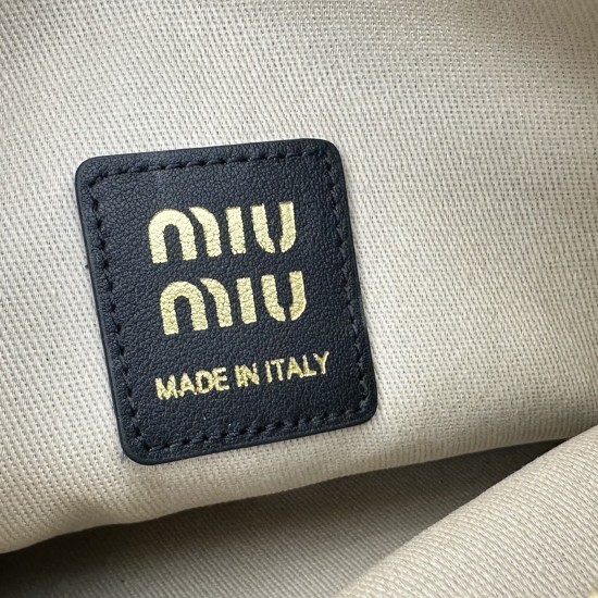 280 M frosted leather lunch box fall and winter flash limited series to come with retro do old small gold really temperament girls diversified expression of warm tweed feel is also too suitable for fall and winter bla size 1418510 paragraph No. 305