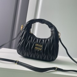 320 M home 5BC125MiuMiu new MiuWander handbags imported lambskin classic brand iconic Matelasse texture embroidery vintage frosted hardware using the round lone curve to retain the proper sense of playfulness the bag type overall stiff and shaped full of 