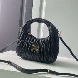 320 M home 5BC125MiuMiu new MiuWander handbags imported lambskin classic brand iconic Matelasse texture embroidery vintage frosted hardware using the round lone curve to retain the proper sense of playfulness the bag type overall stiff and shaped full of 