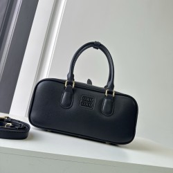 340 M home 5BB148 Ms. 22s new Boston bowling bag handheld shoulder crossbody bag body made of imported customized lambskin combined with miumiu iconic design made of selected textured fabrics to rigorous quilting line to create small and large but with th