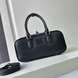 340 M home 5BB148 Ms. 22s new Boston bowling bag handheld shoulder crossbody bag body made of imported customized lambskin combined with miumiu iconic design made of selected textured fabrics to rigorous quilting line to create small and large but with th